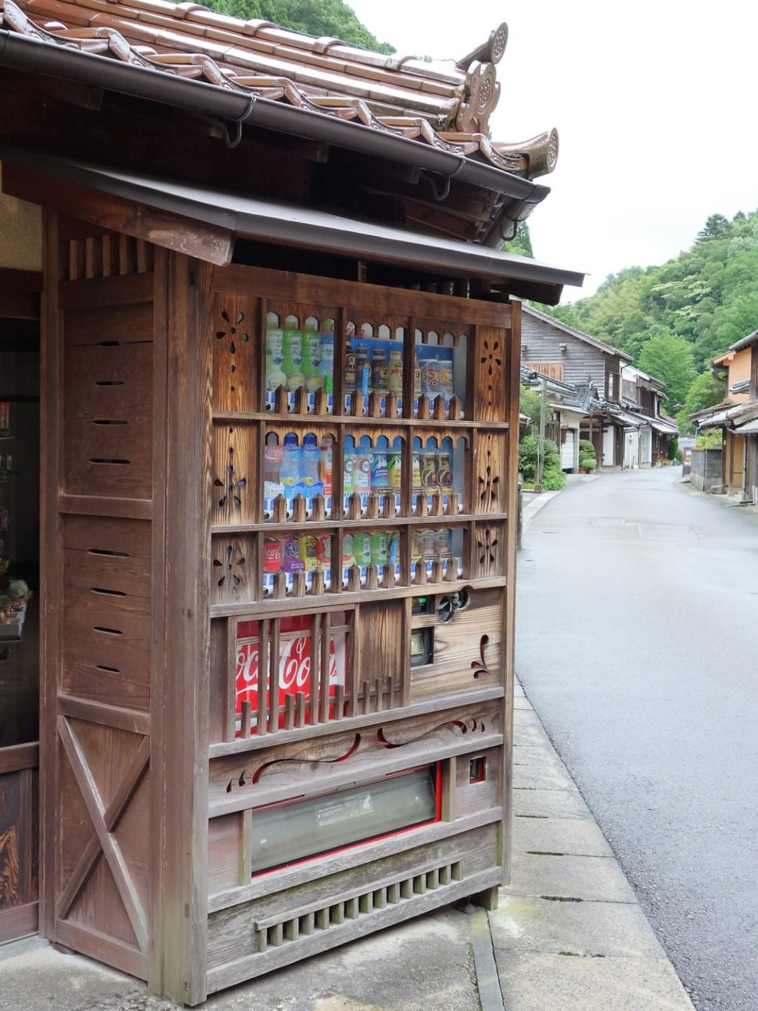 Vending machine in Omori district