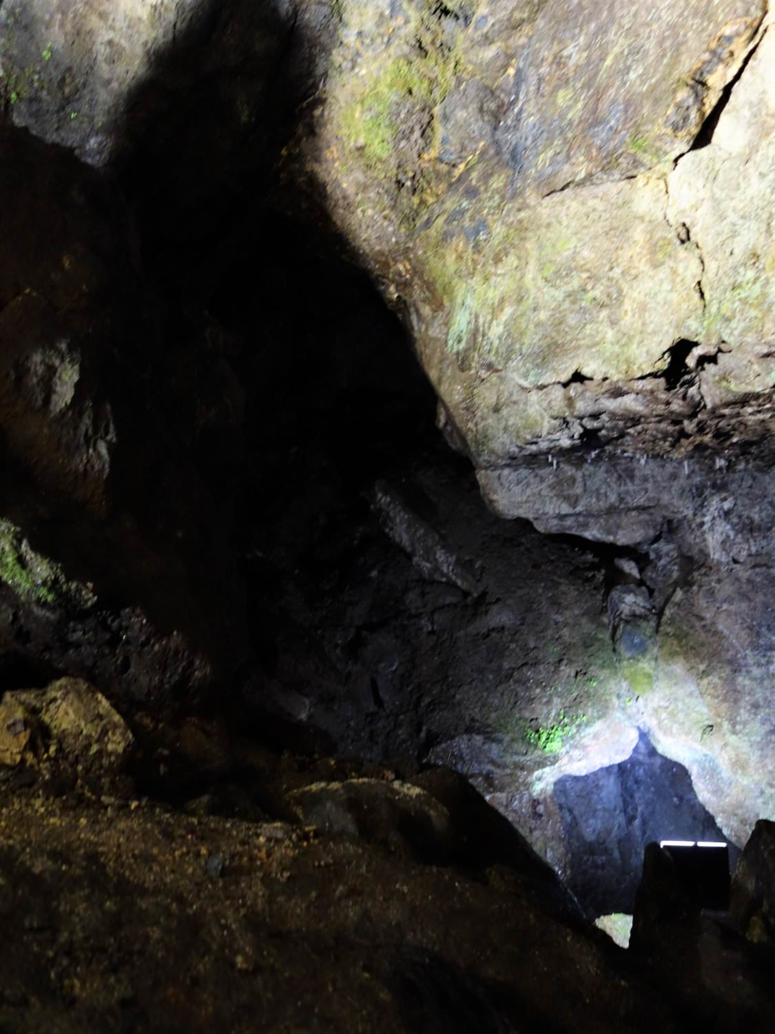 Vertical shaft used for draining water