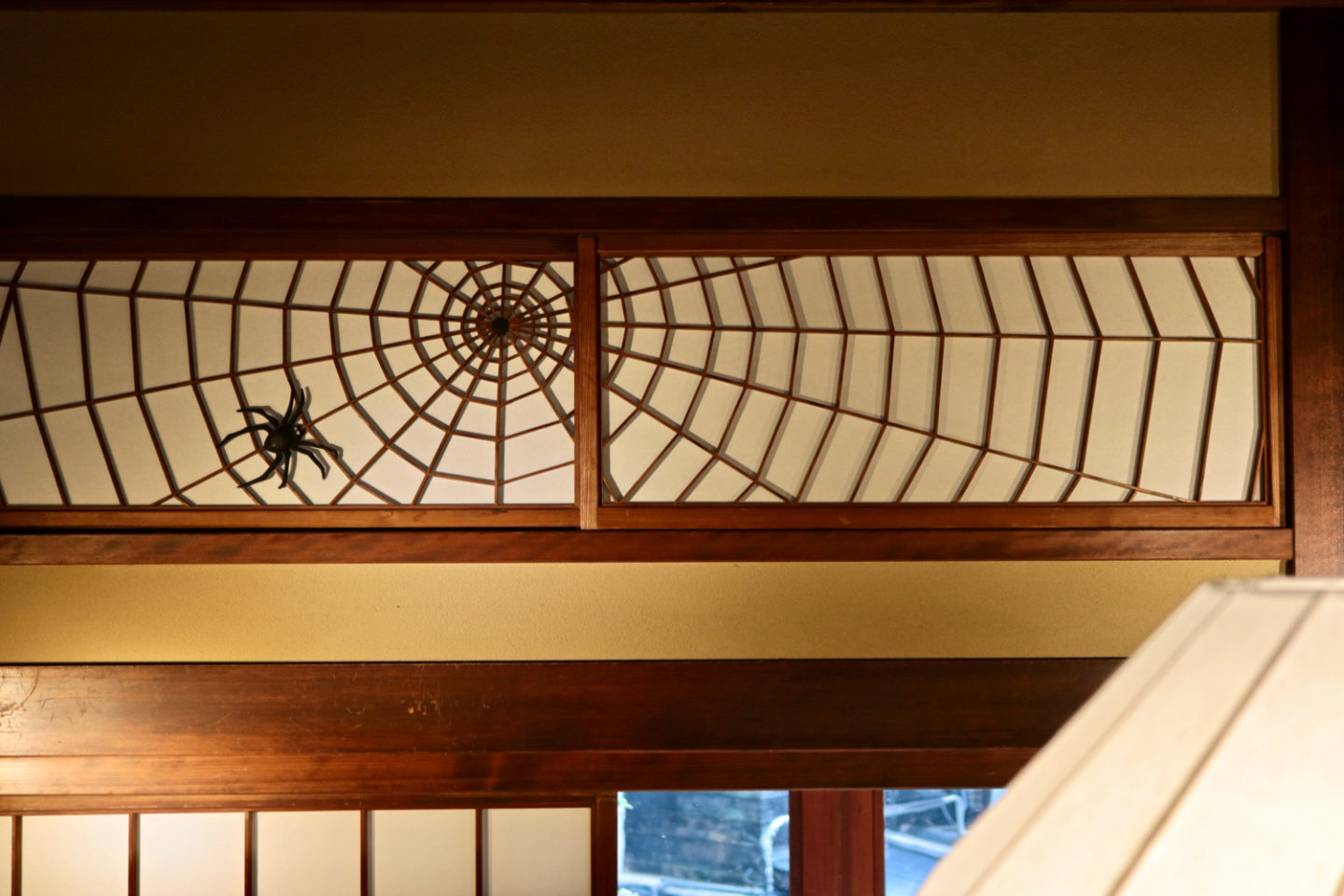 "Ranma" transom panels depicting spiders and spider webs