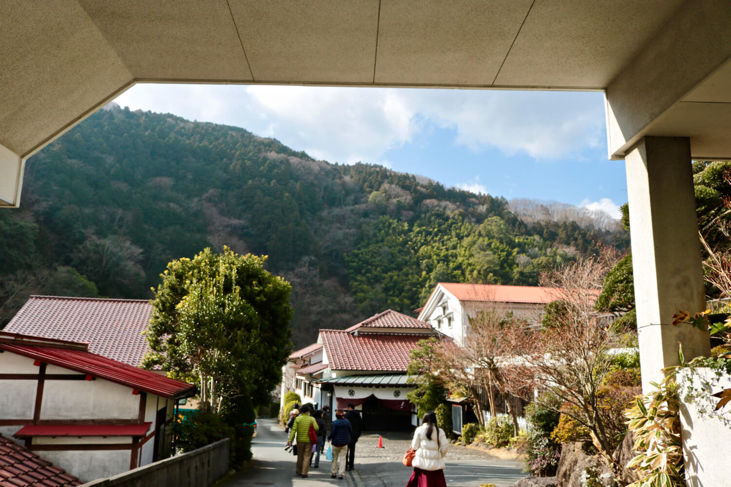 Ryokans (Japanese-style inns) along the Yumichi