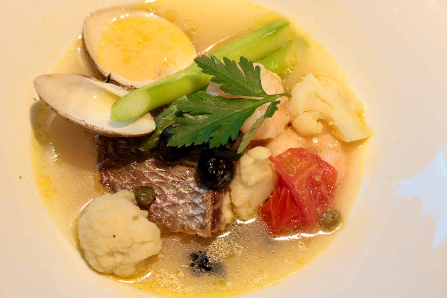 BOSO鯛のスープ仕立てサフラン風味