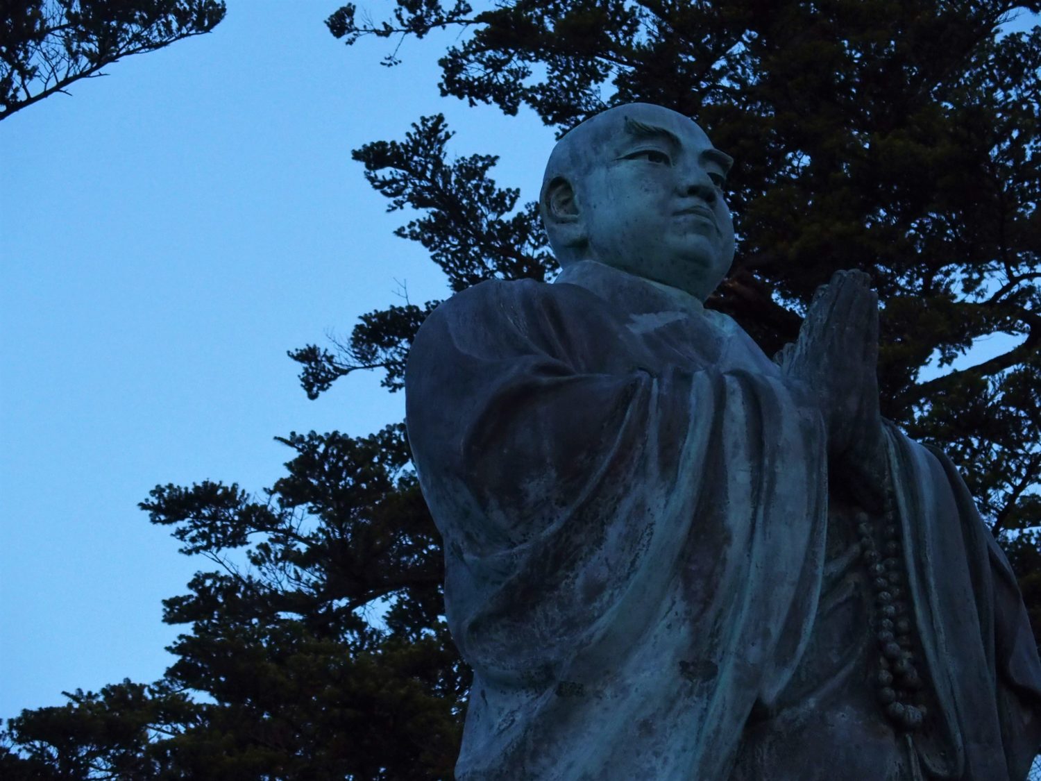 Bronze statue of Nichiren Shonin