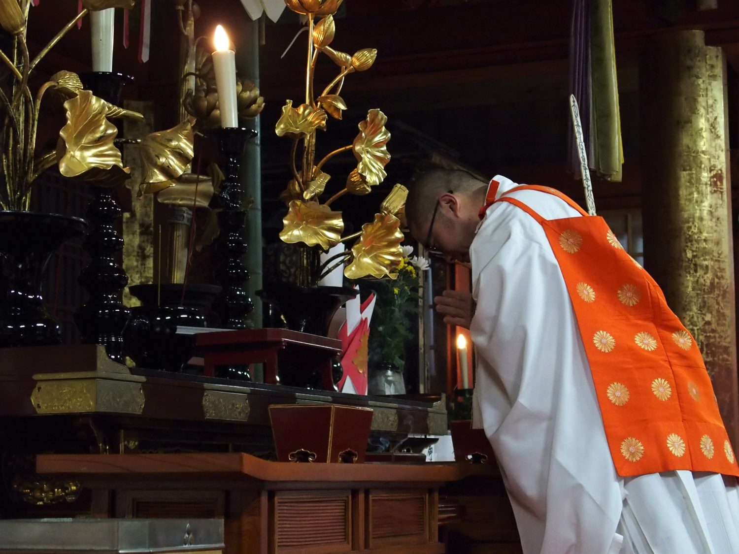 Morning Buddhist services at Daido (Main Hall)