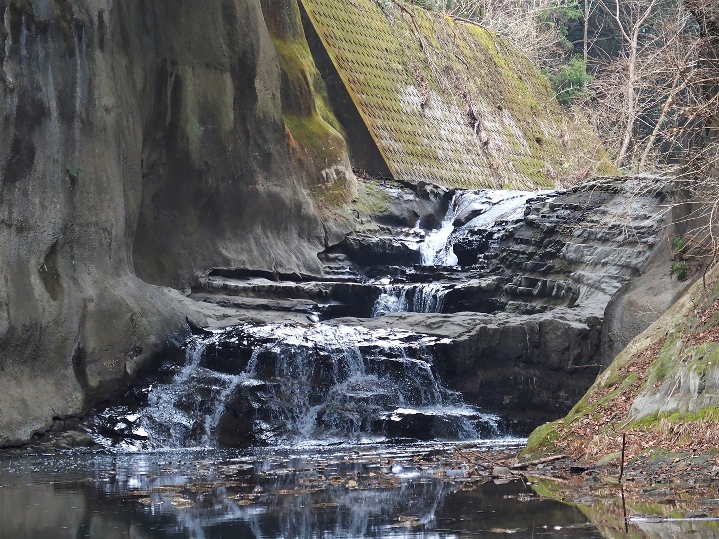 Kameiwa Cave, which mistakenly came to be known as Nomizo Falls