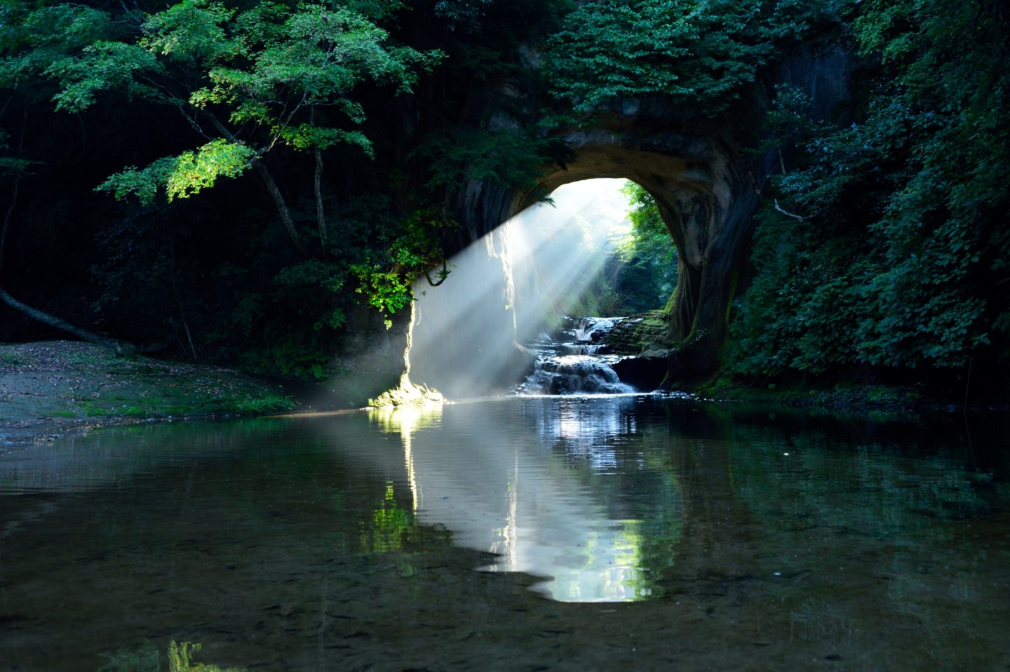 Kameiwa Cave (known widely as Nomizo Falls)