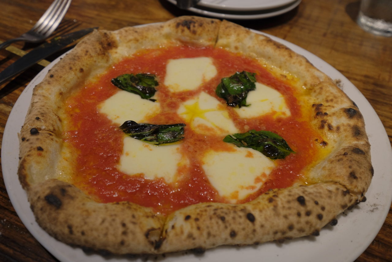 北鎌倉随一の人気イタリアン! 本場ナポリの薪窯を使ったピッツァが美味