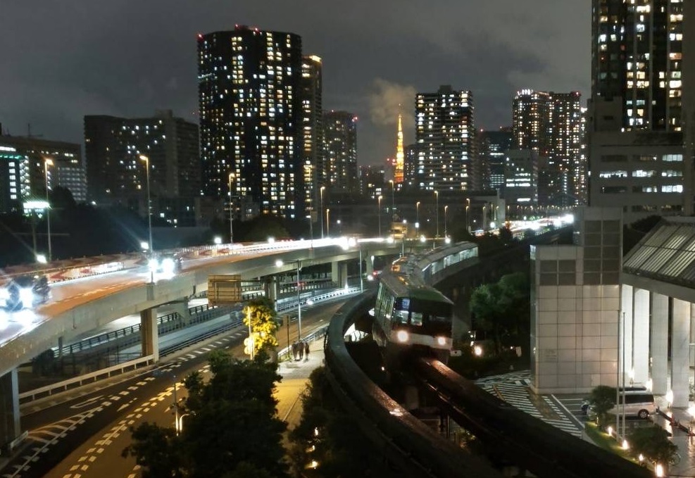東京モノレール貸切湾岸夜景列車とホテル展望宴会場のご夕食の旅